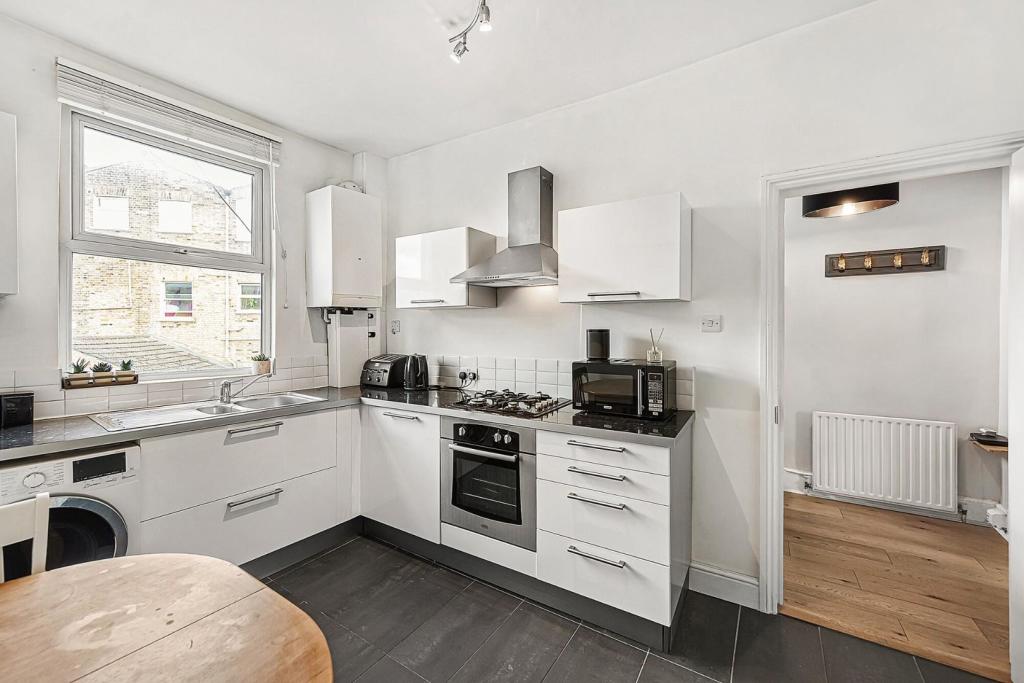 Kitchen (2).jpg