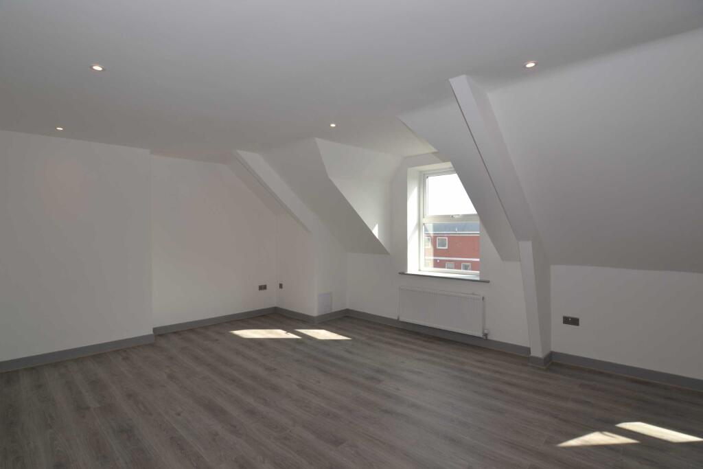 LOUNGE/KITCHEN