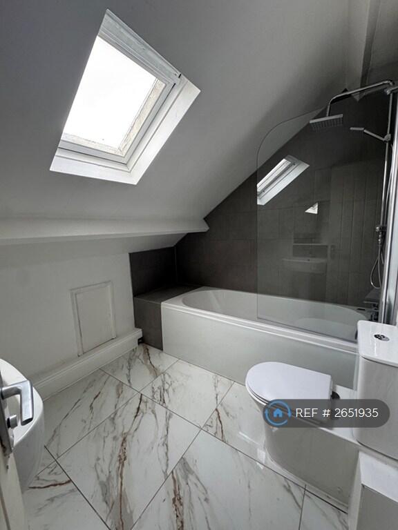 2nd Floor Bathroom 