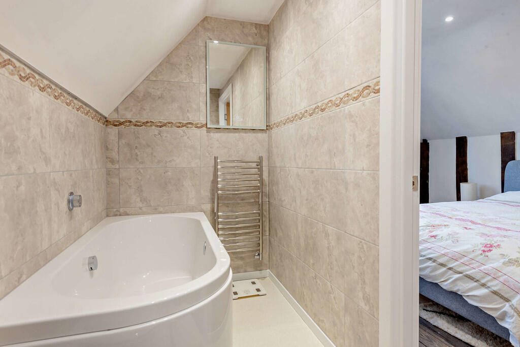 8638610-interior2...