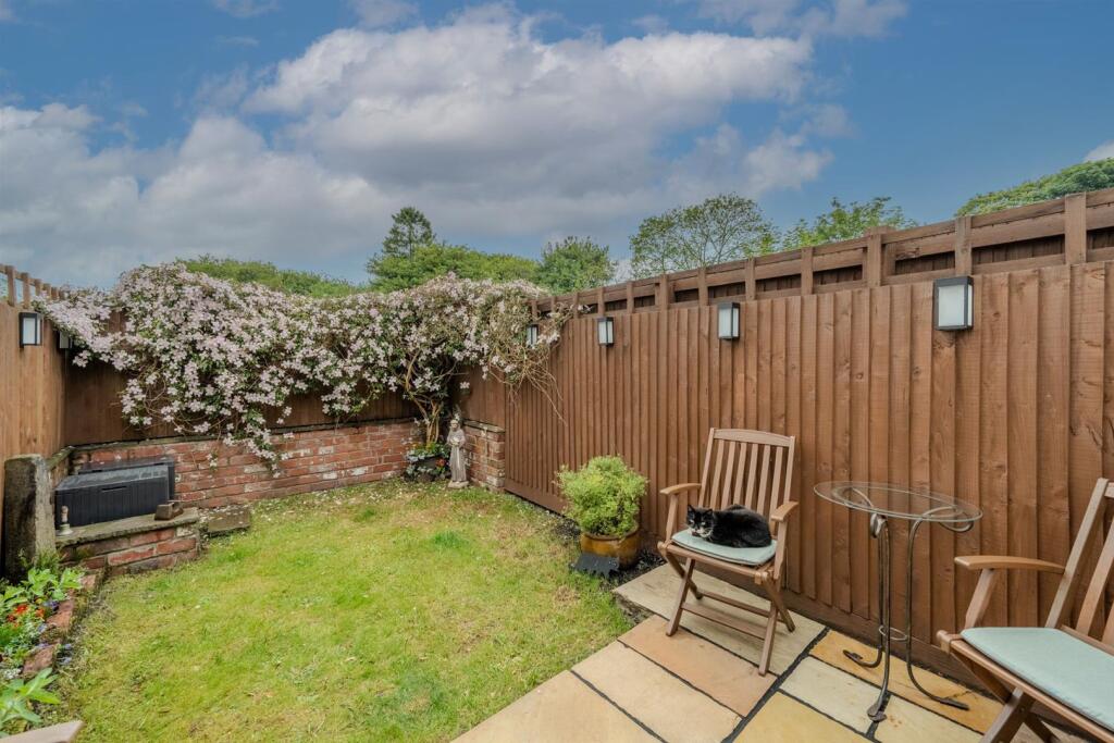 4 Woodland St-19.jpg