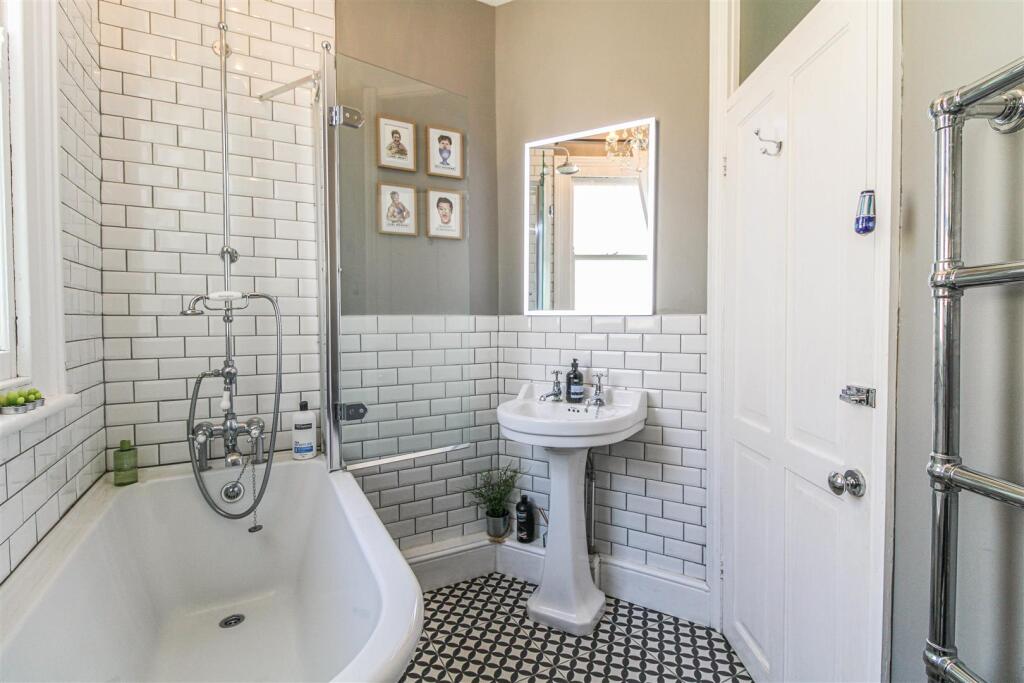 "Burlington" suite bathroom