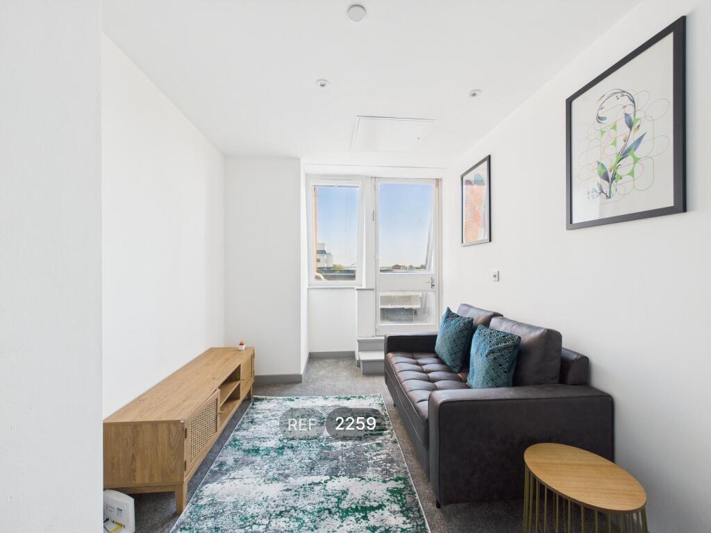 Kitchen &amp; Living area