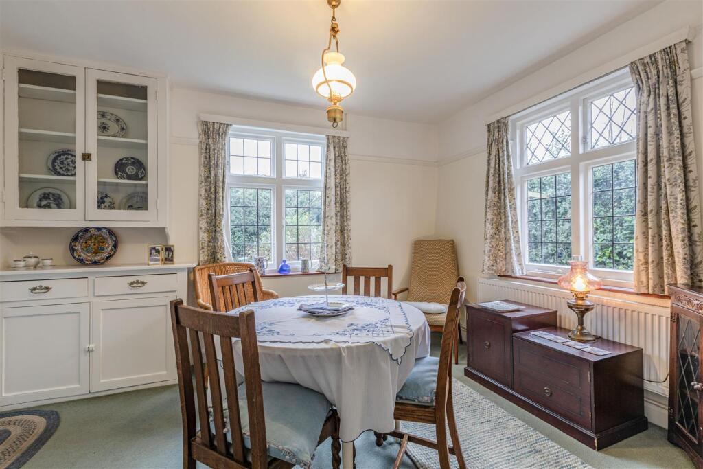West Cottage, 50 Parvis Road, Byfleet, KT14 7EH - 