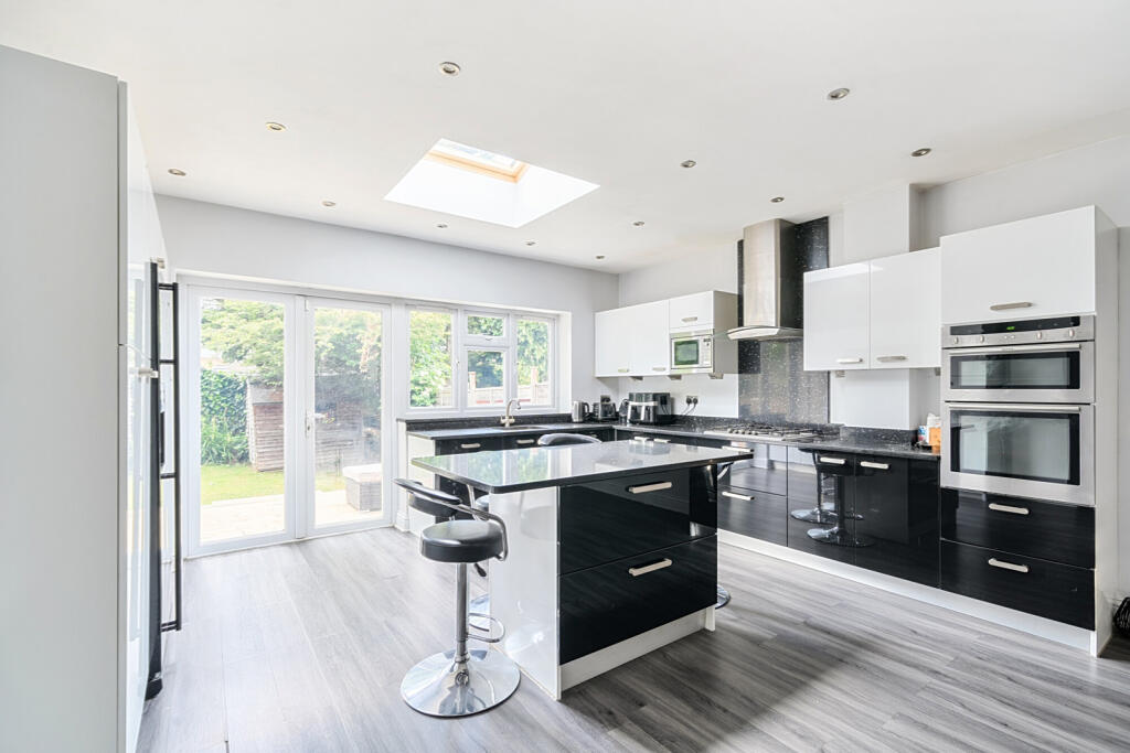 1299605-15-683742...