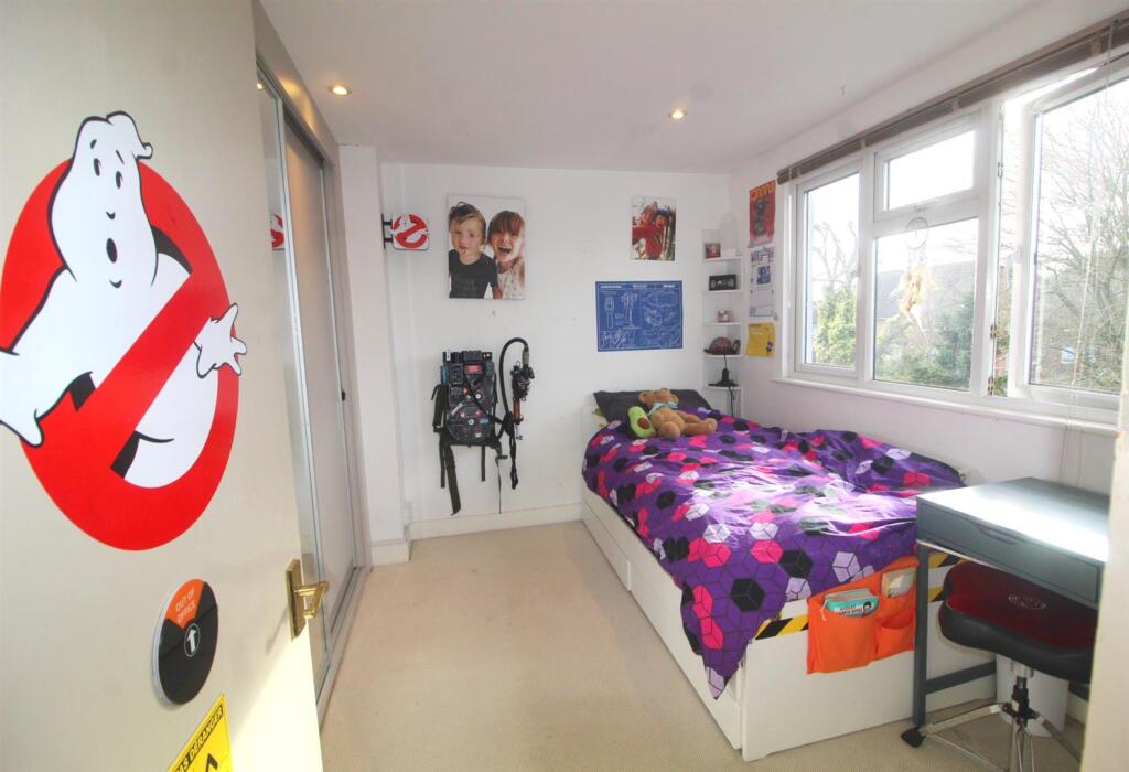 e Bedroom 4.jpg