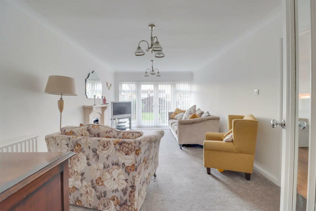 77 SOUTHEND ROAD INSIDE-8.jpg