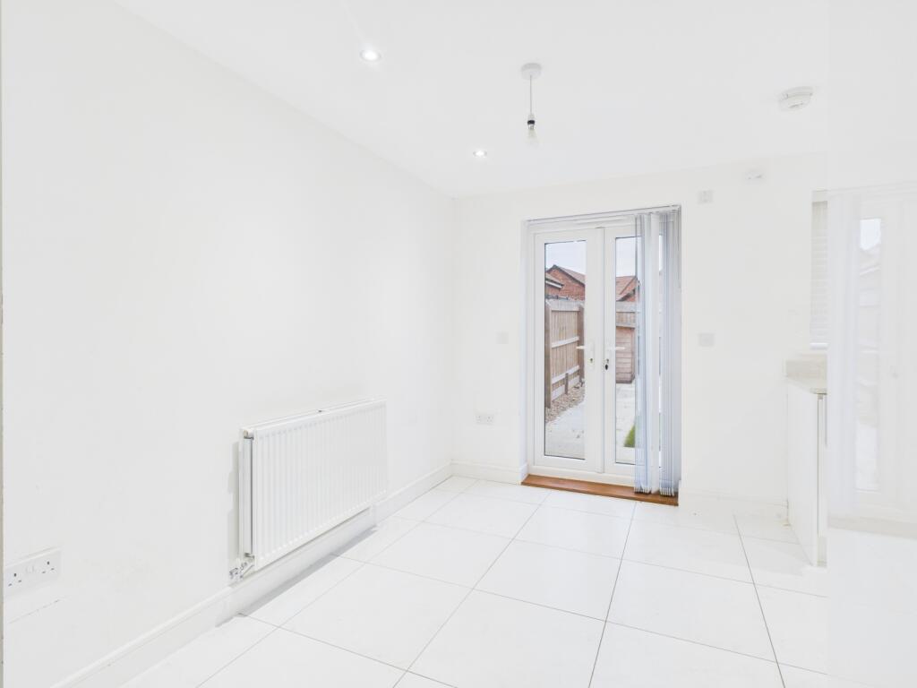 CAM04922G0-PR0081-STILL006