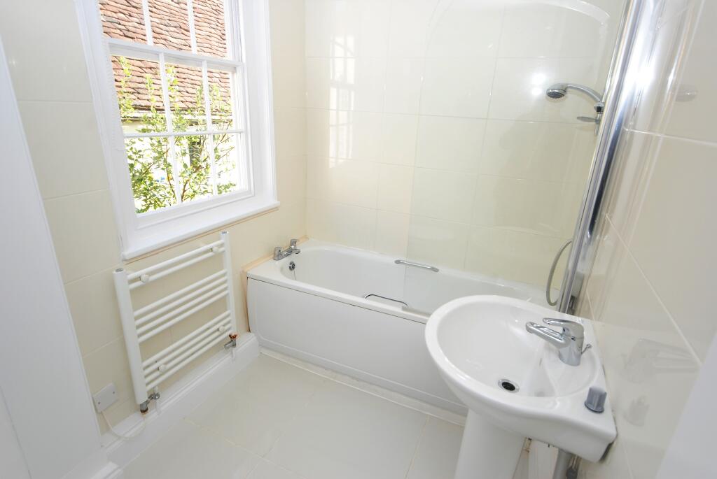 7 West Street Bathro