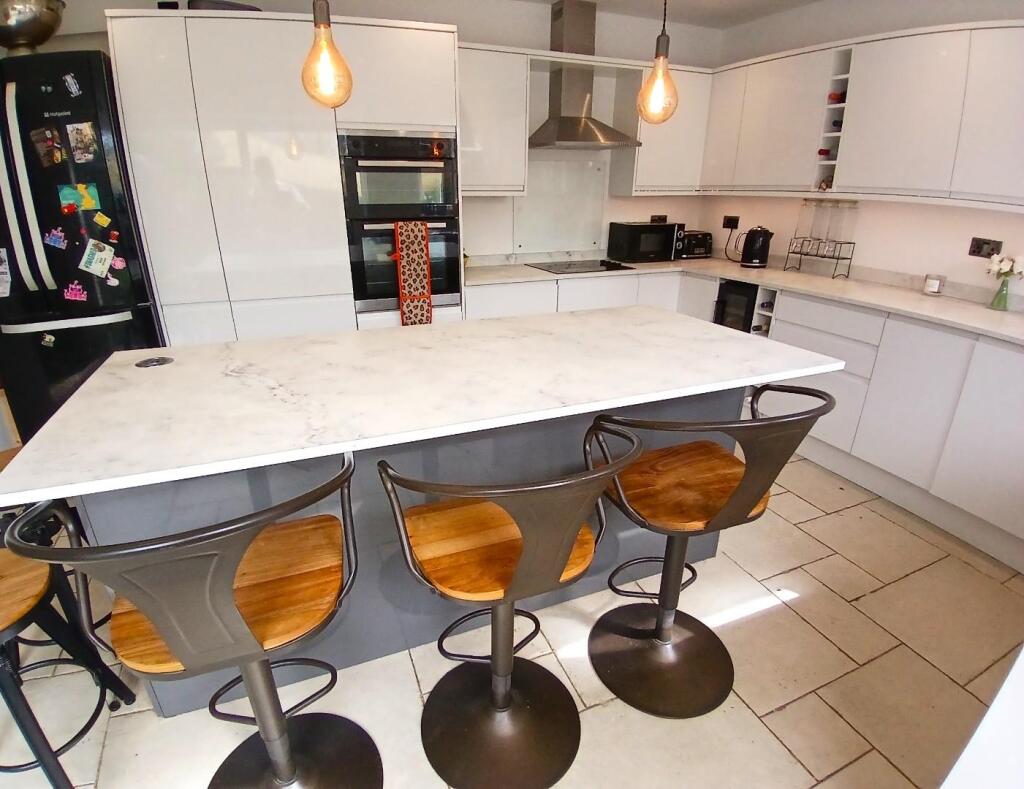 Kitchen breakfast.jpg