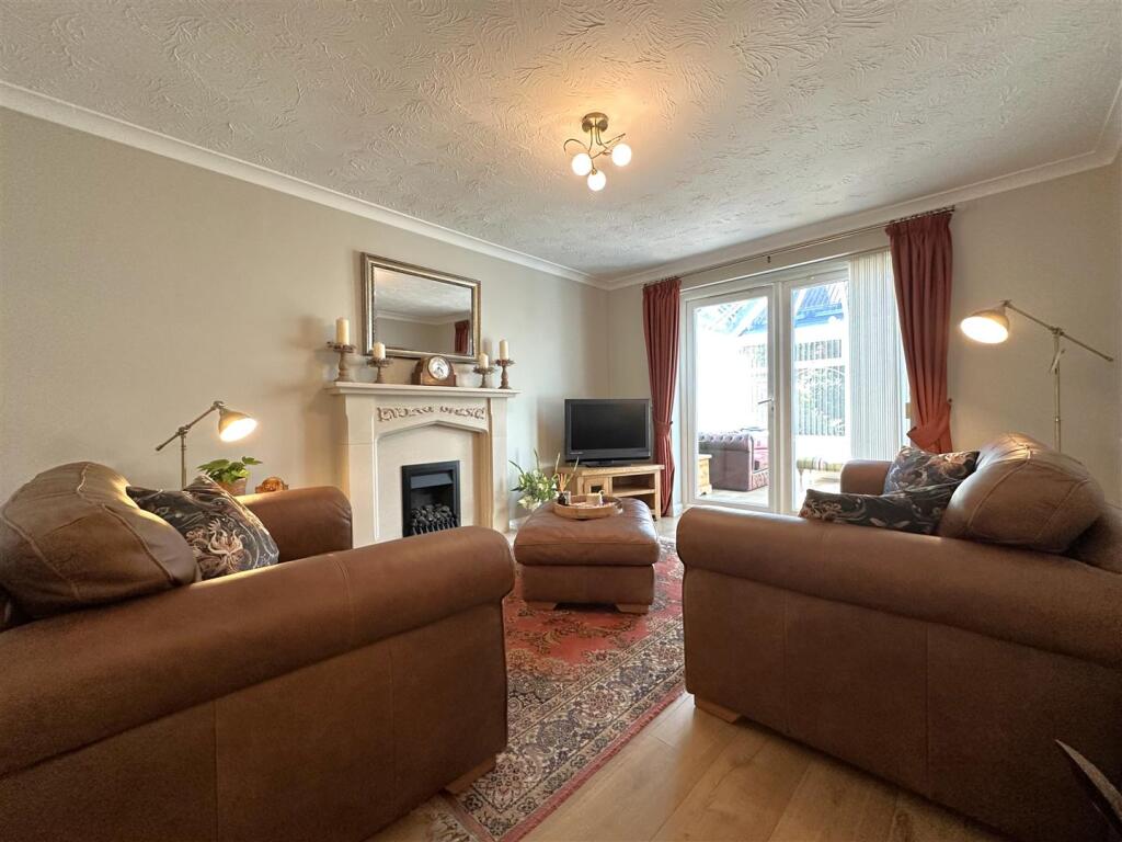 Generous Lounge 847