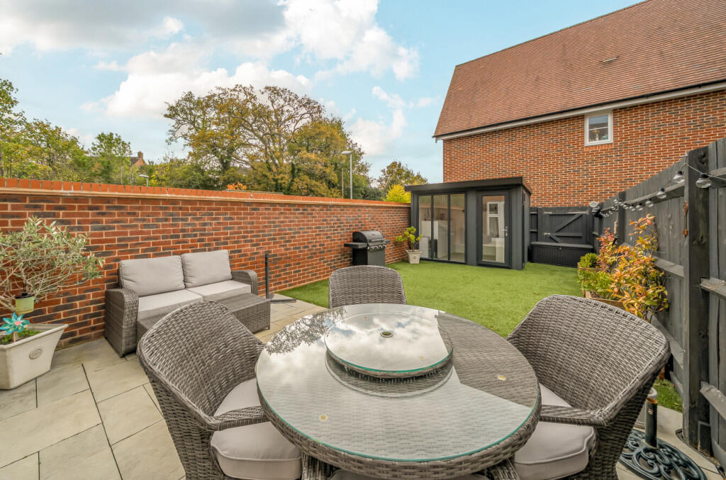 1371459-8-68ff6eb...