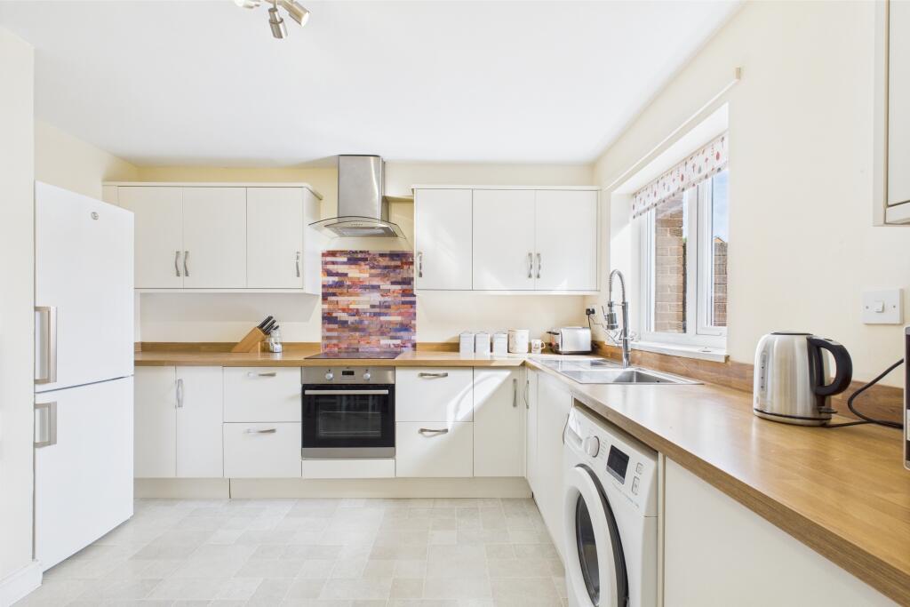 CAM04201G0-PR0083-STILL010