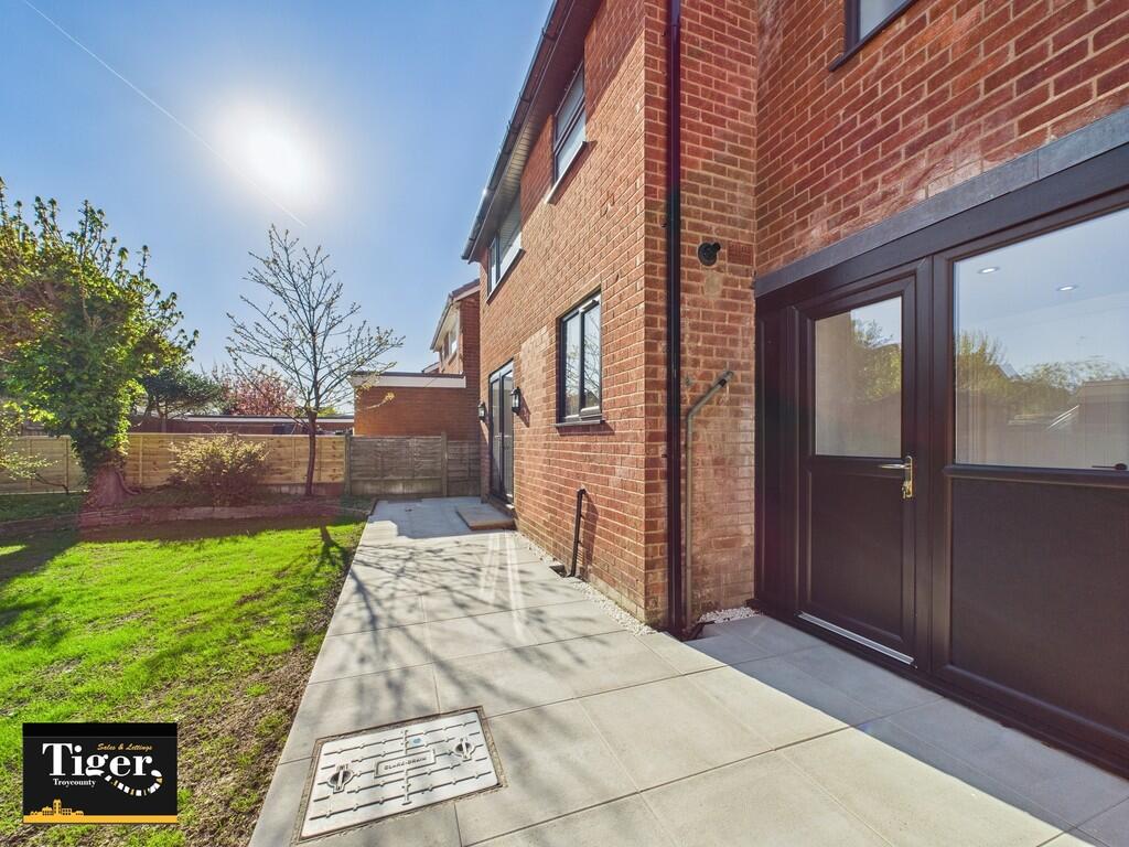 CAM02176G0-PR0540...