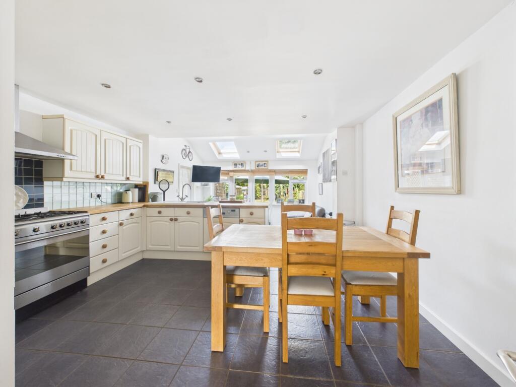 7. CAM04922G0-PR0044-STILL009