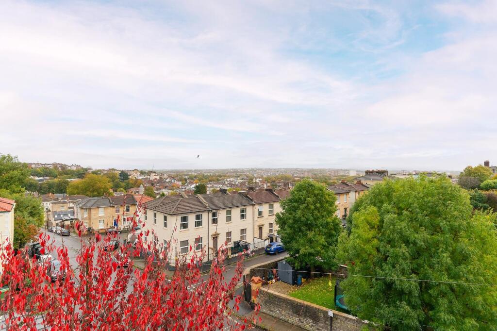 1V6WCM - Balcony C.jpg