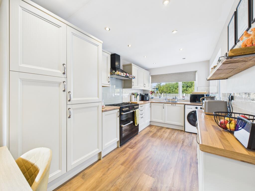 CAM04825G0-PR0172-STILL006