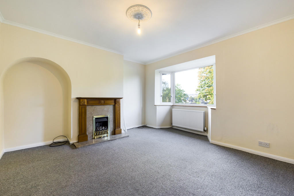 Spacious Lounge 