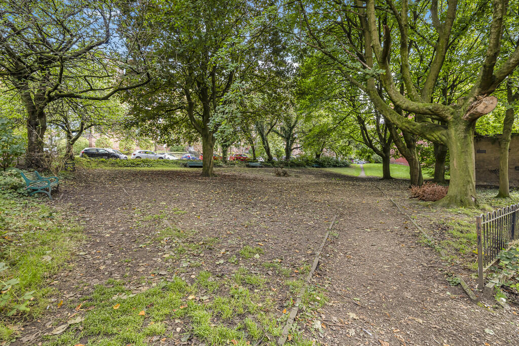 46-print-97 Queen...