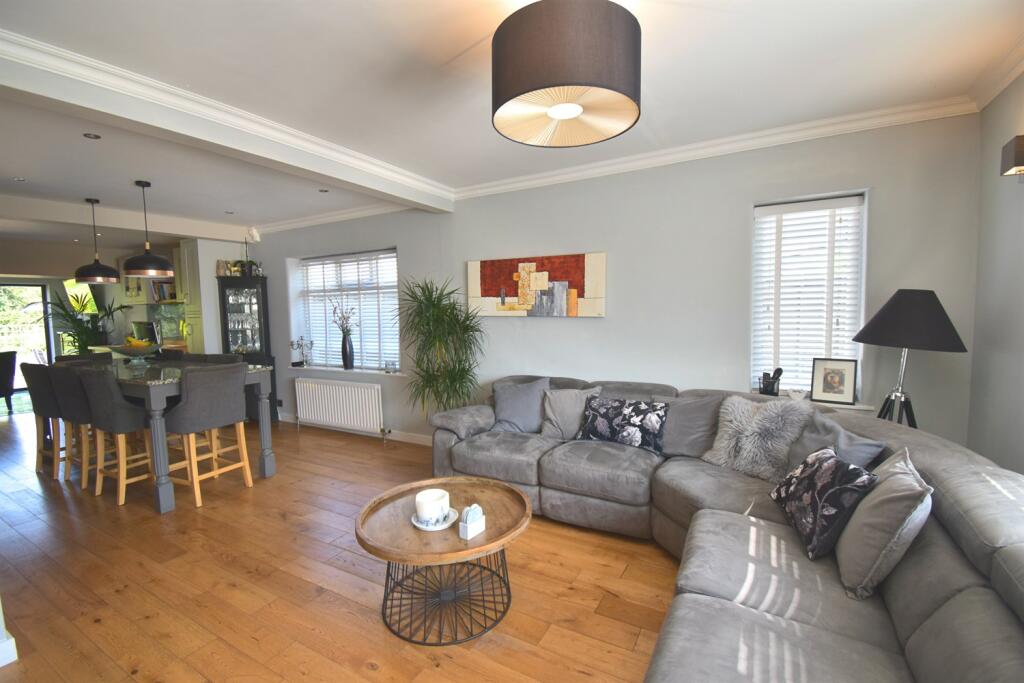 Open Plan Family Din