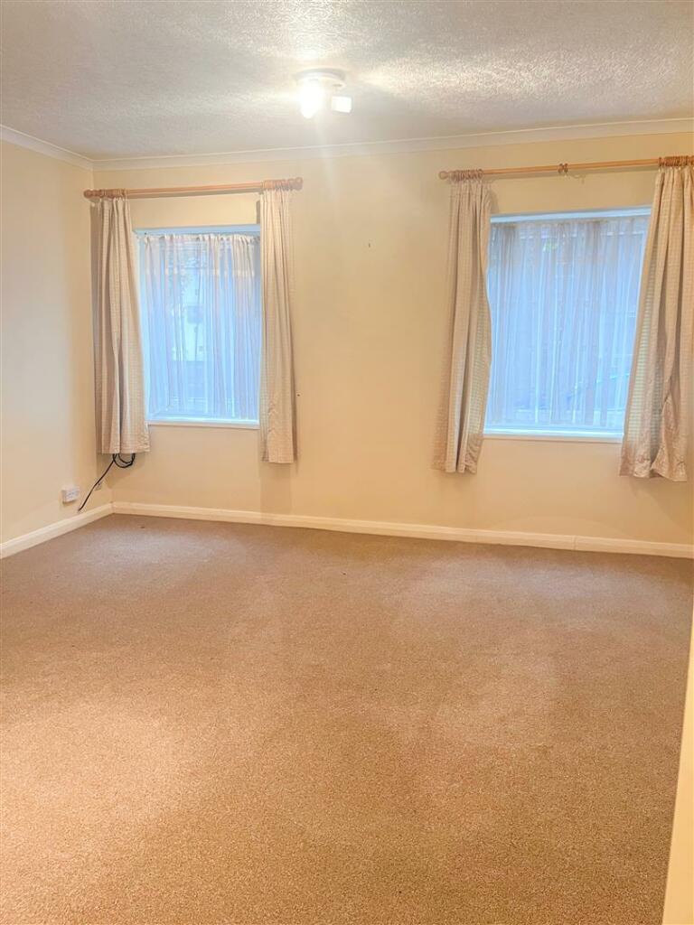 STUDIO ( LOUNGE / BEDROOM )