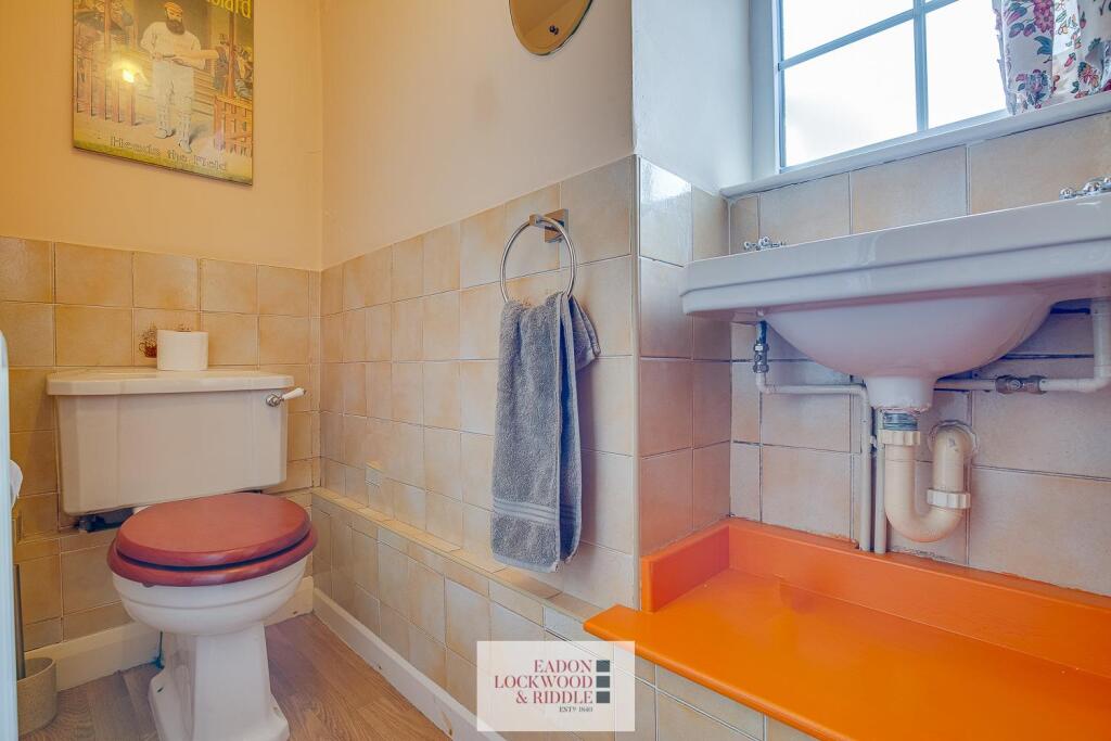 Toilet.jpg