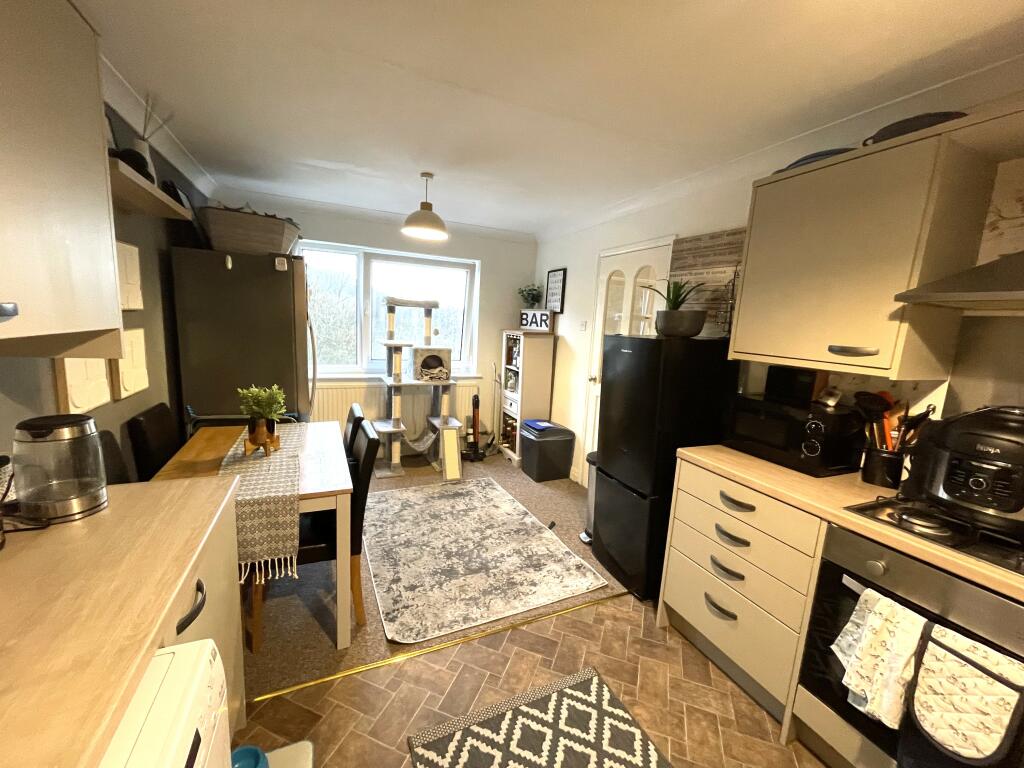 Kitchen 4.JPG