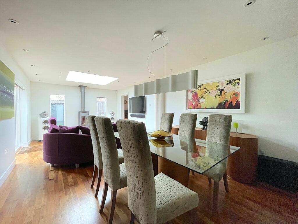 Living Room/Dining Room (2)
