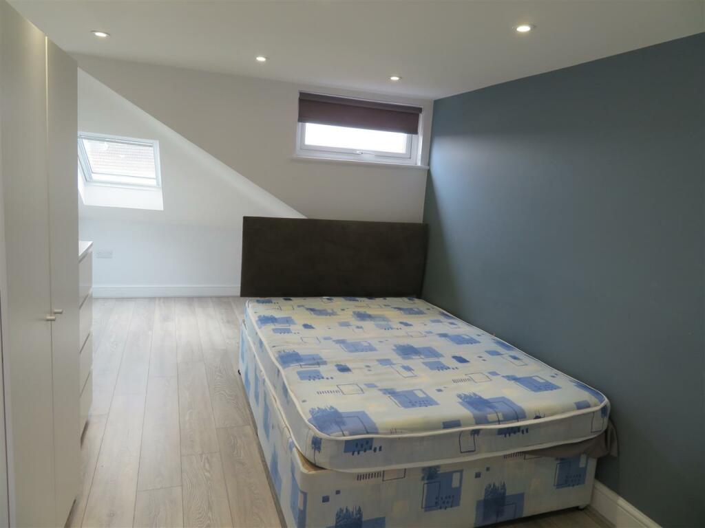 1 Edmund Road Bed7.JPG