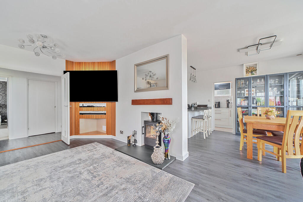 Living &amp; dini...