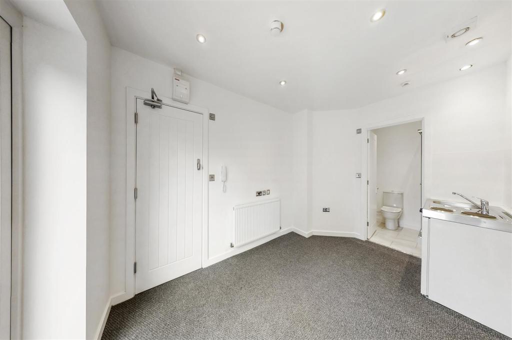 Flat 2 35 Bamford Avenue - BxE2chQr9lOLnXiJM7XM.jp