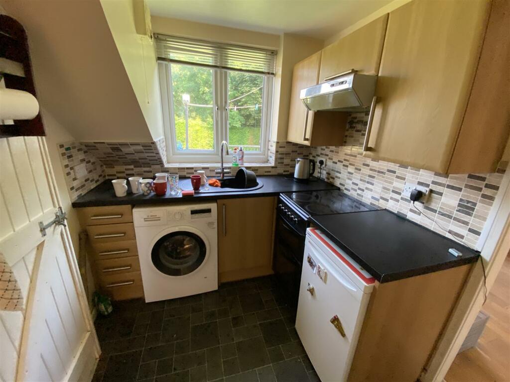 Kitchen: