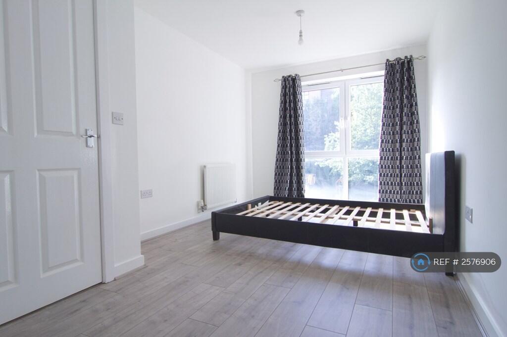 Master Bedroom w/ En Suite