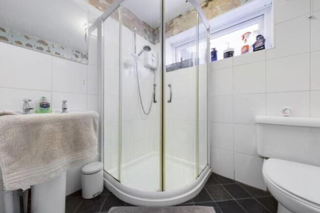 112579_QBE210045_L_IMG_07_0000_max_656x437