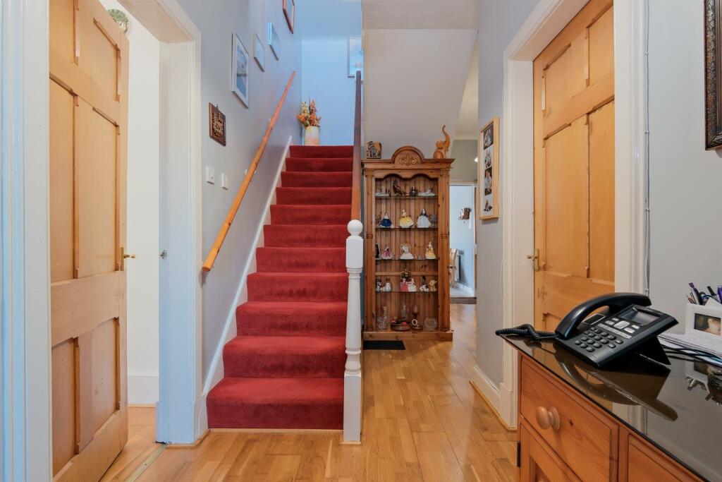 026-3 Station Place, Law ML8 5LR.jpg