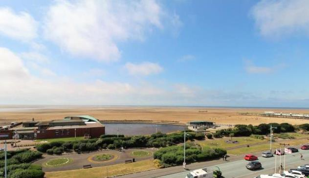 Roof terrace view 2.png