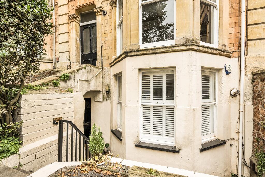 1360372-3-68d6a331b5