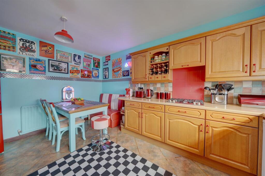 8 Lambert Rd (25).jpg