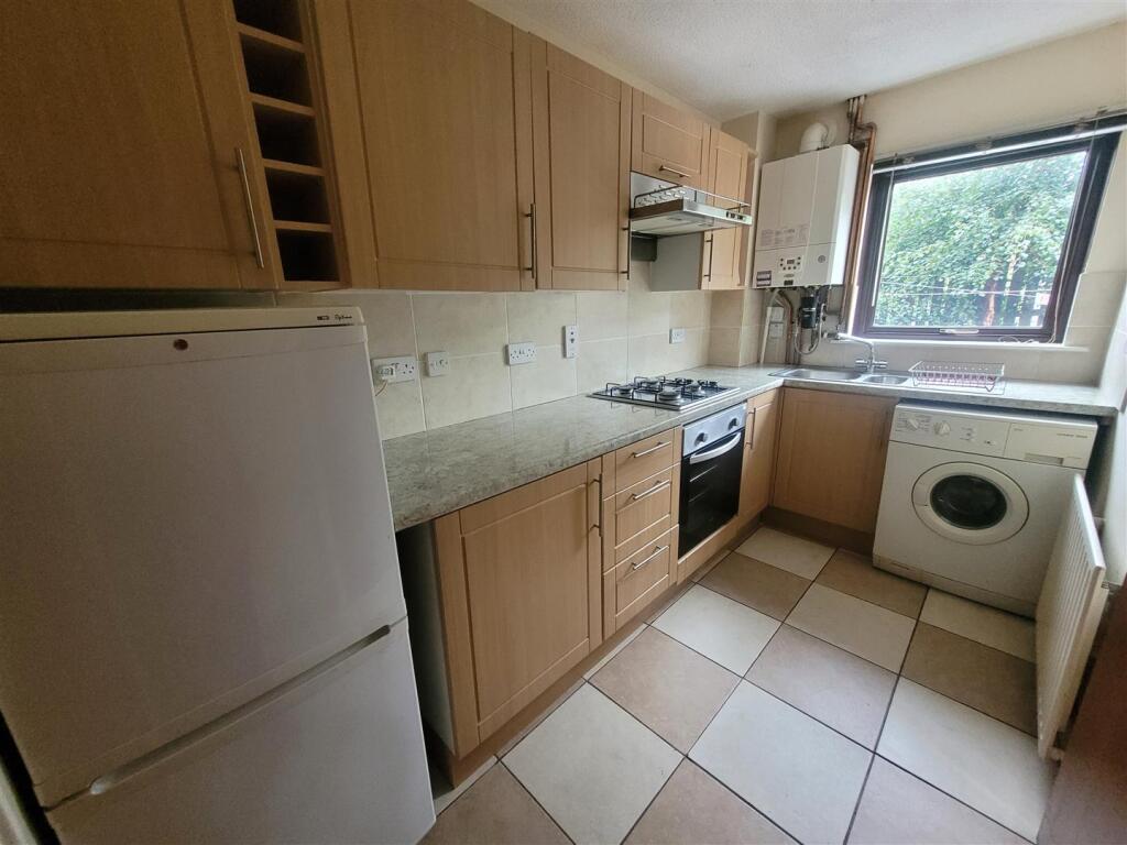 Kitchen 2.jpg