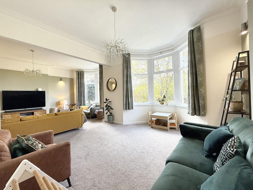 Lounge &amp; Sitting Rooms