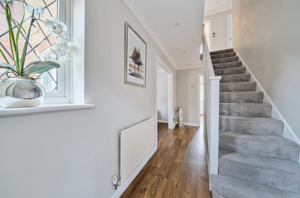 1300038-7-68358cb...