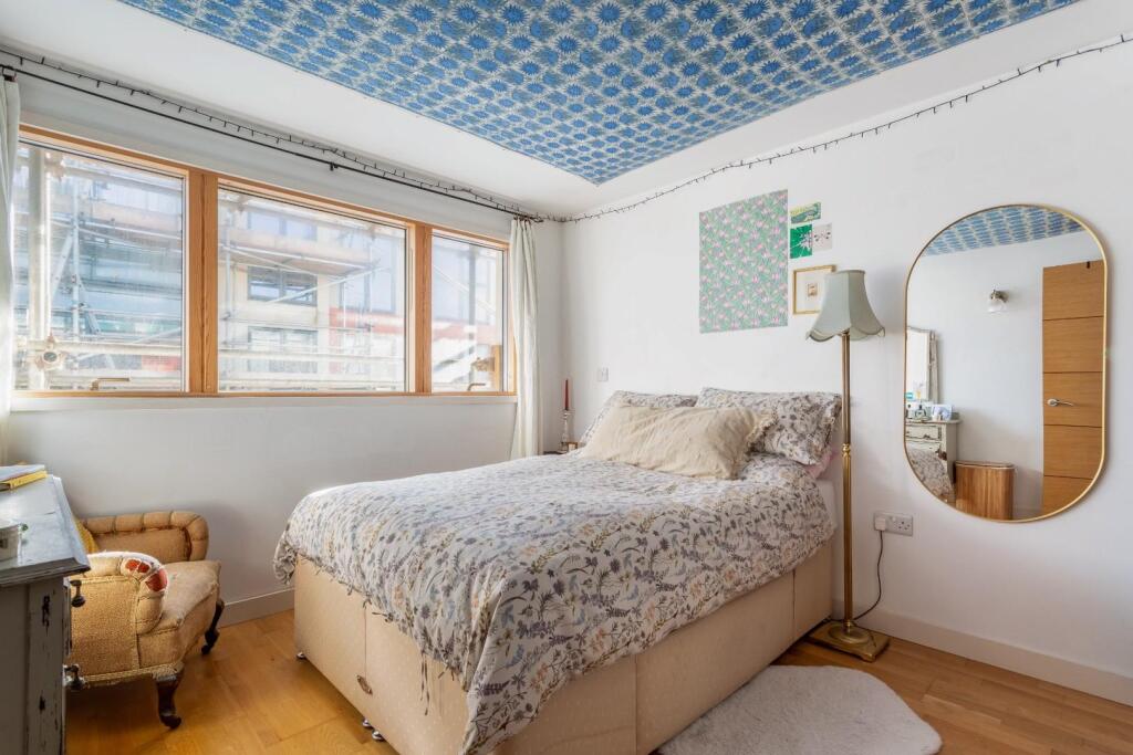 bedroom (2).jpg
