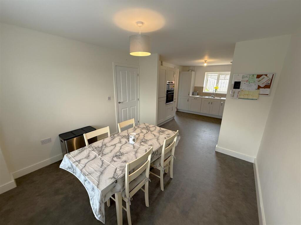 Dining Kitchehttps://login2.vebraalto.com/#floorpl