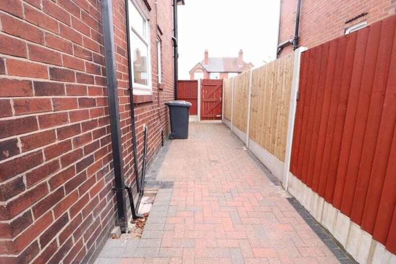 SIDE PATHWAY 