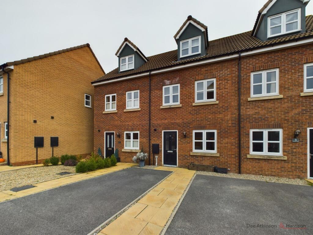3 Bedroom Mid Terrace House - For Sale