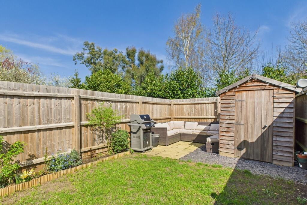 CAM02519G0-PR0252-STILL013