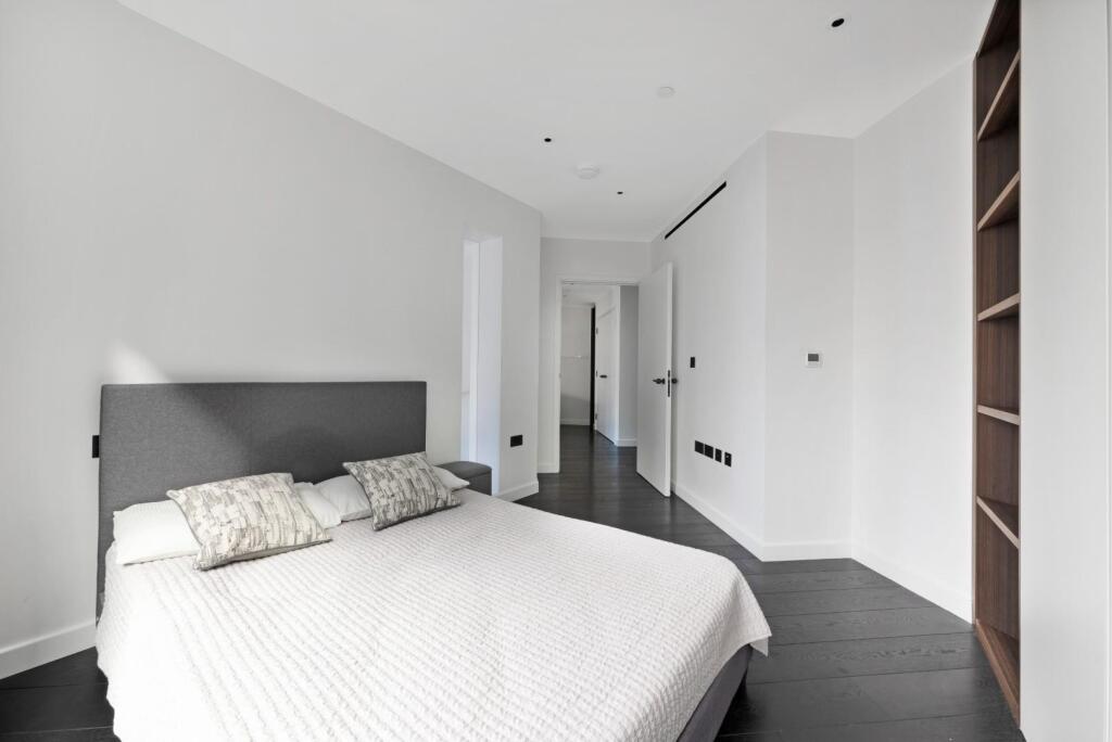 UPPER RIVERSIDE, 2, 402 RESHOOT-4.jpg