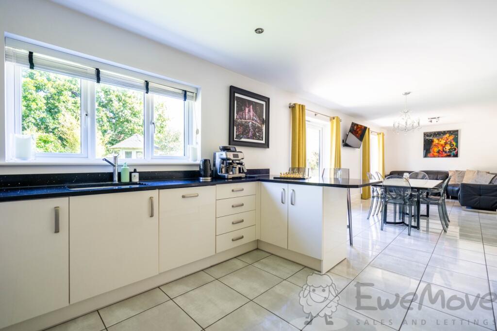 Kitchen-Diner-Family Room