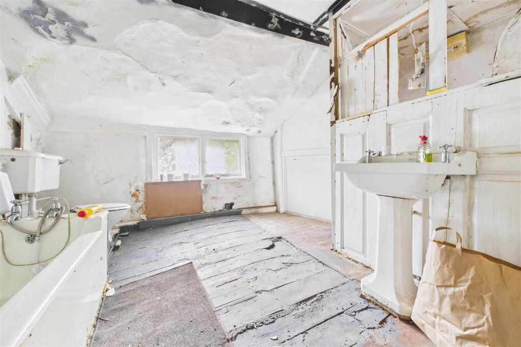 150, East Reach Taunton, Somerset, TA1 3HT | Holli