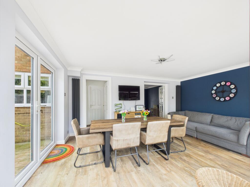 5. CAM04922G0-PR0050-STILL017